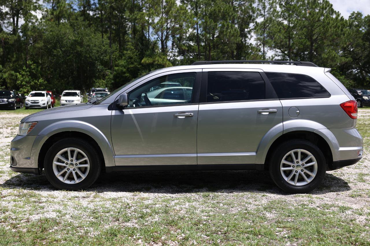Used 2017 Dodge Journey SXT w/ Comfort/Convenience Group FWD image 3