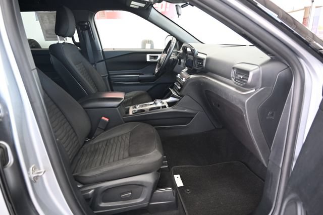 Used 2020 Ford Explorer XLT w/ Comfort Package AWD/4WD image 11