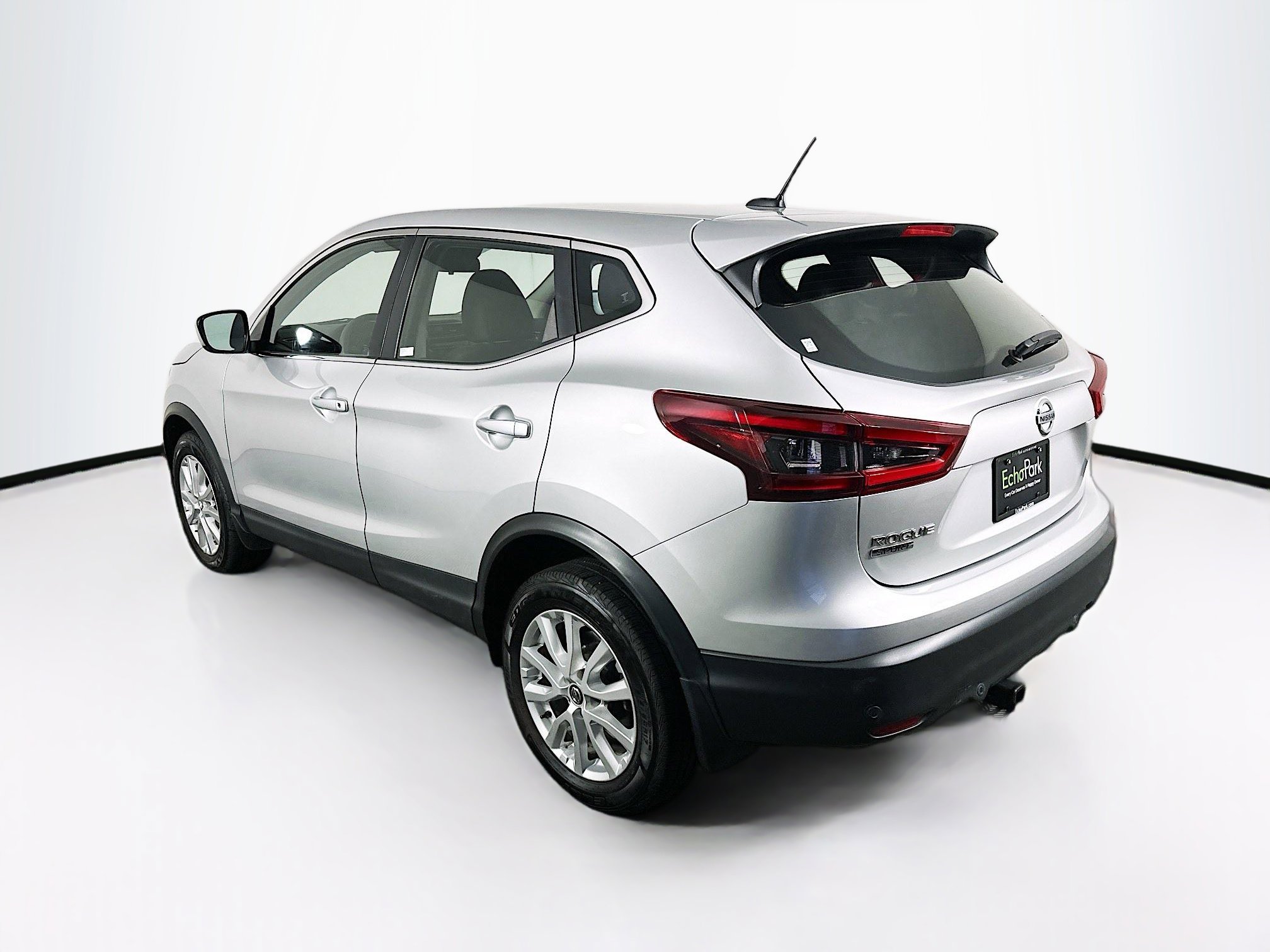 Used 2022 Nissan Rogue Sport S image 5