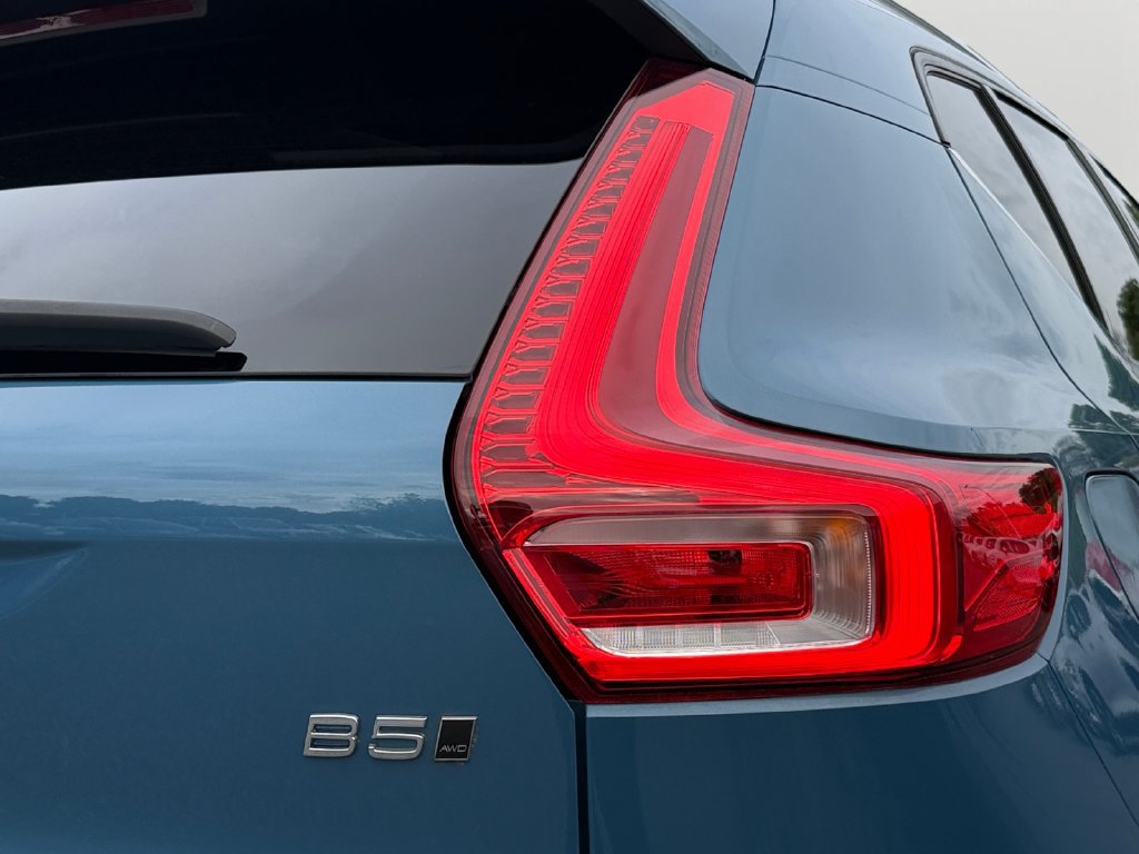 Certified 2024 Volvo XC40 B5 Plus w/ Climate Package AWD/4WD image 10