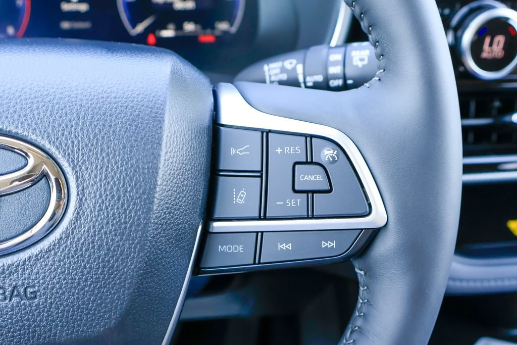 New 2026 Toyota Highlander Platinum AWD/4WD image 13