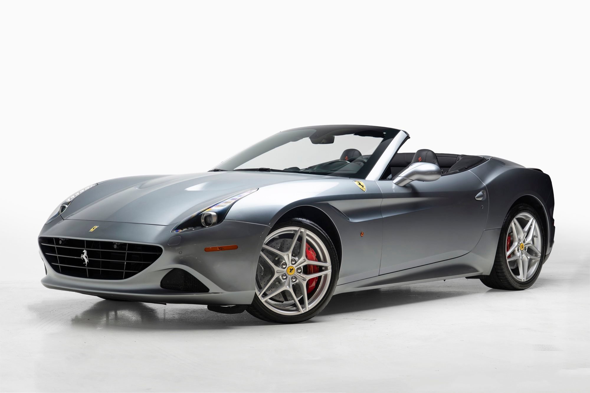 Used 2016 Ferrari California T RWD image 4