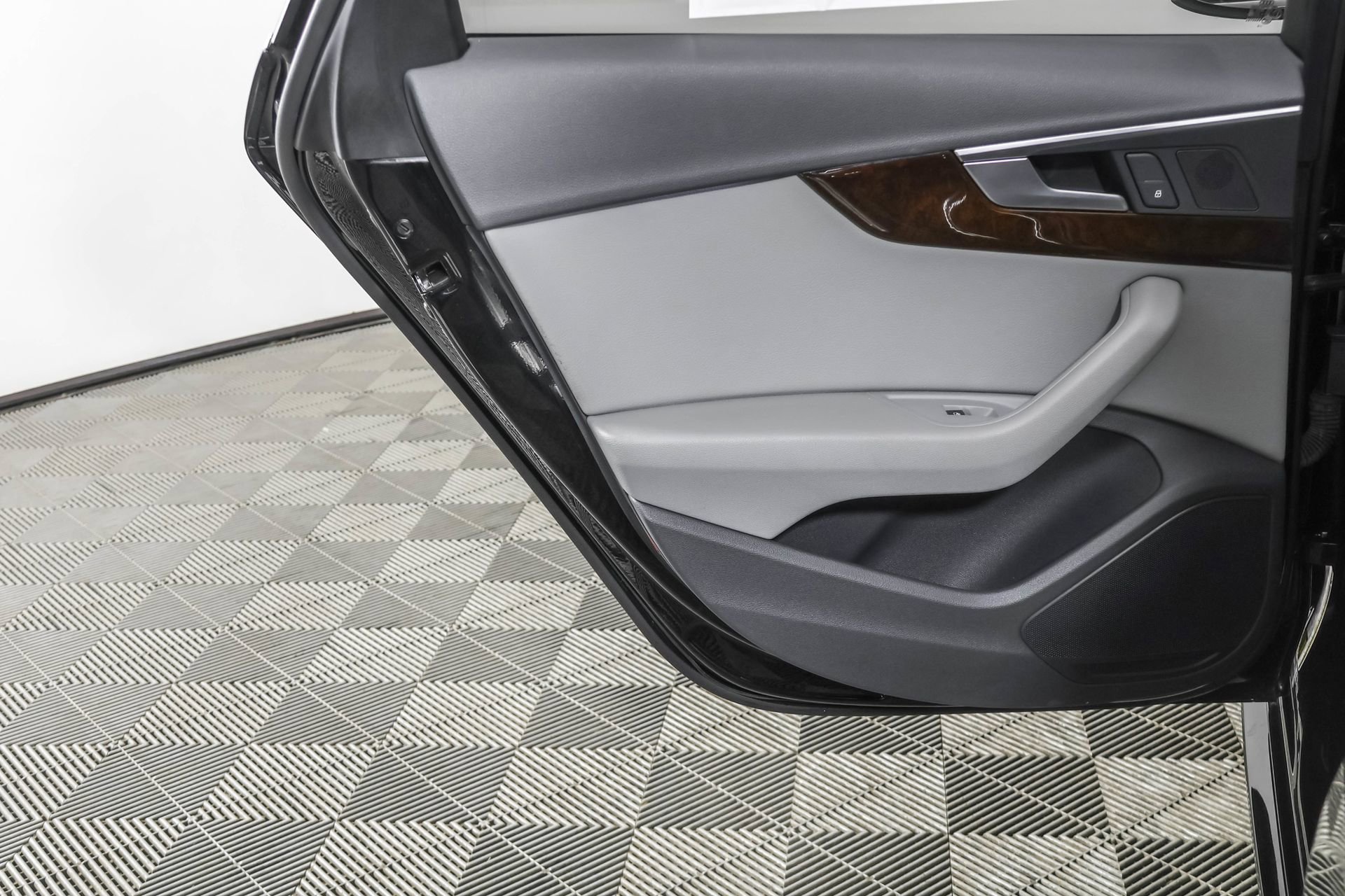 Used 2019 Audi A4 2.0T Premium w/ Convenience Package image 41