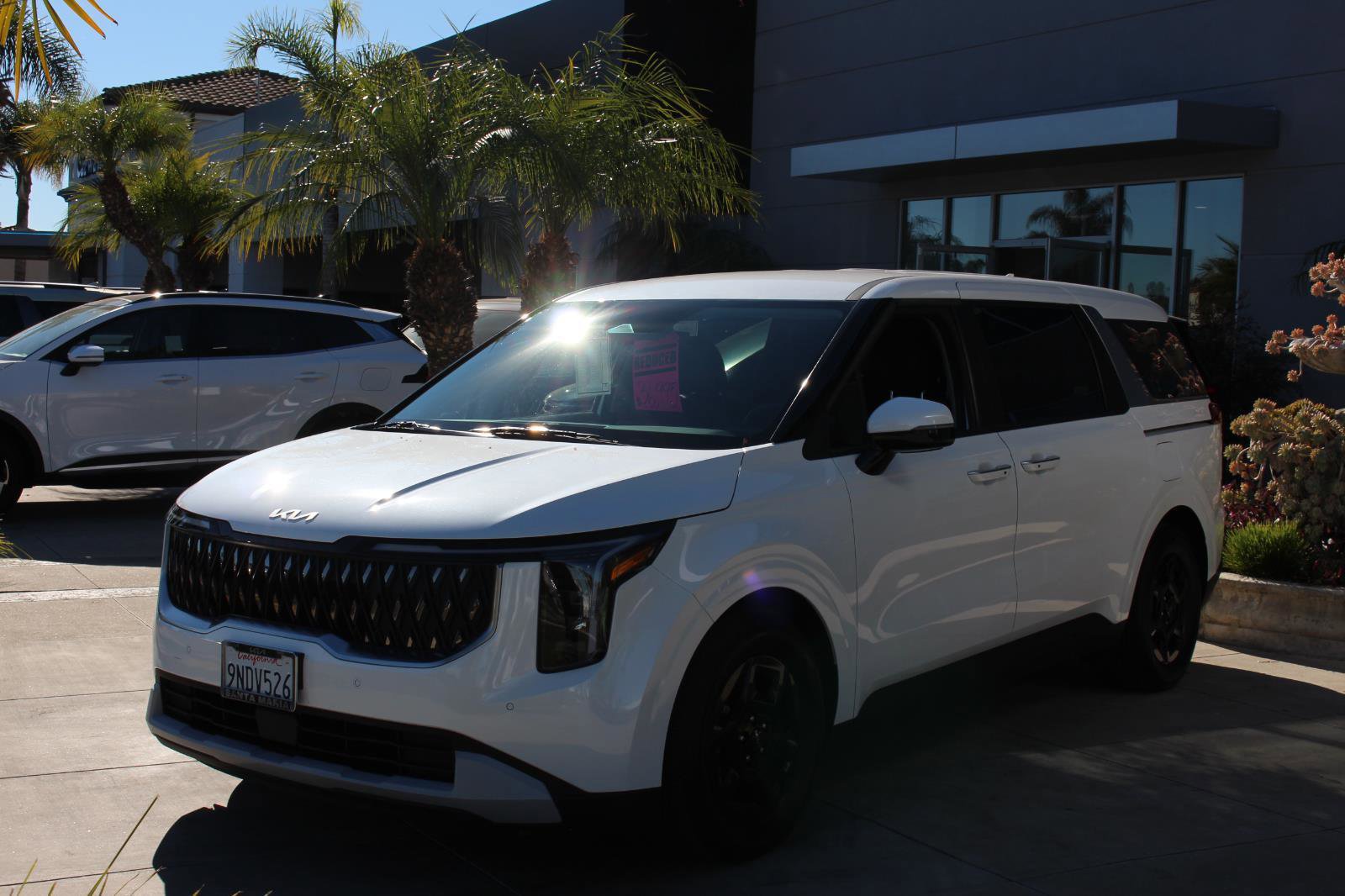 Certified 2025 Kia Carnival image 5