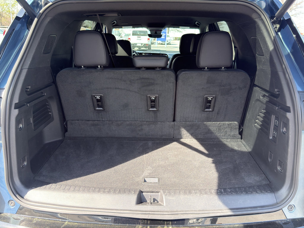Used 2025 Chevrolet Traverse High Country image 8