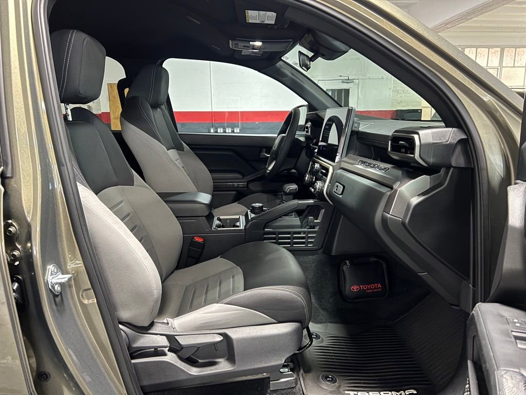 Certified 2025 Toyota Tacoma TRD Off-Road image 21