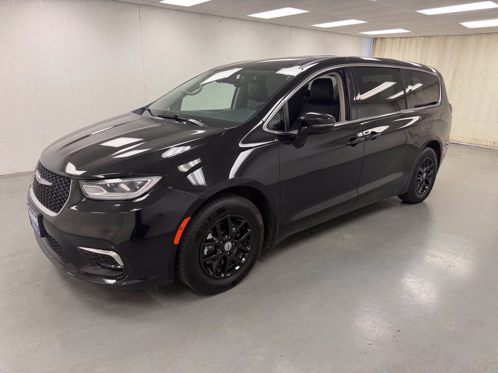 Used 2024 Chrysler Pacifica Touring-L FWD image 1