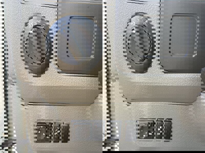 Used 2018 Nissan NV 2500 SV image 14