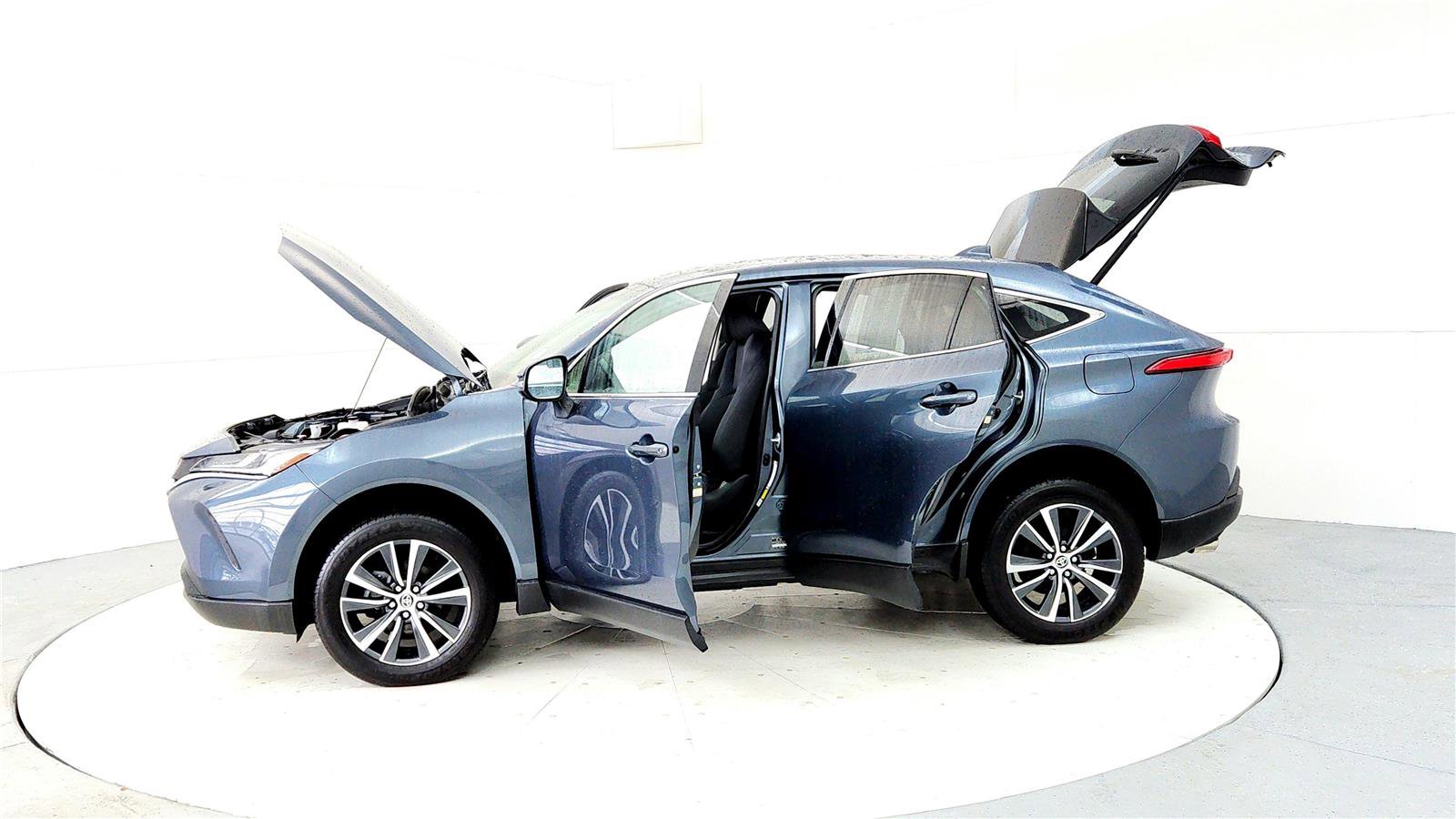 Certified 2023 Toyota Venza LE image 10