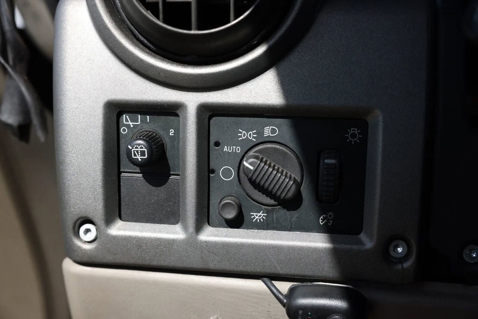 Used 2003 HUMMER H2 w/ Preferred Equipment Group image 42