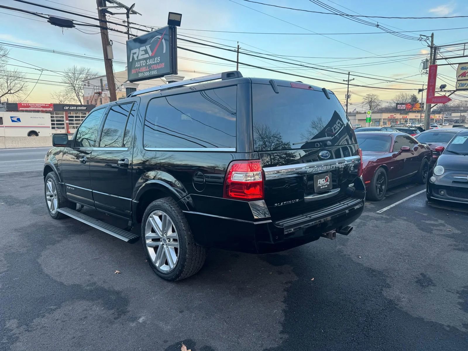 Used 2017 Ford Expedition EL Platinum image 6