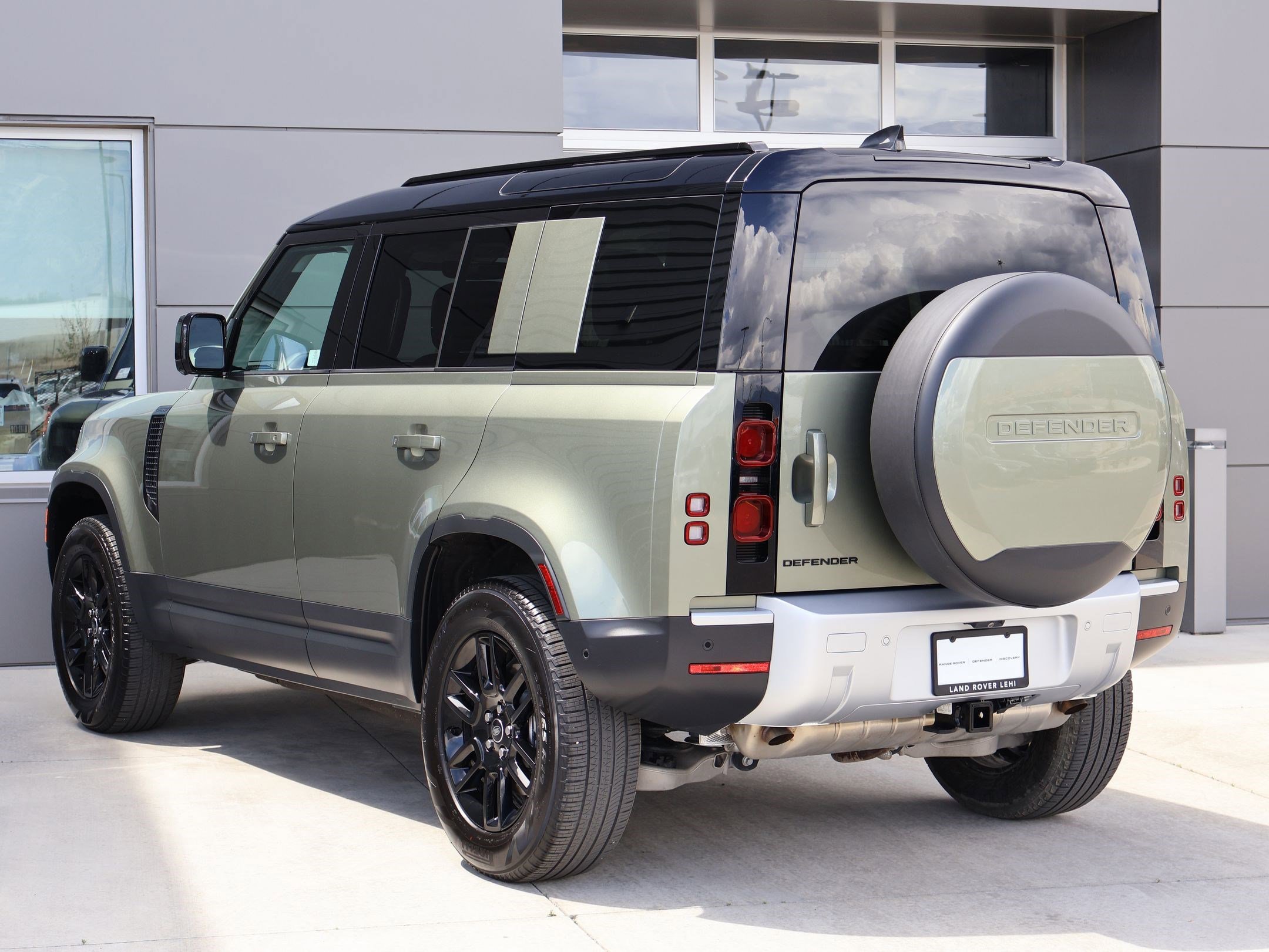 Used 2025 Land Rover Defender 110 S AWD/4WD image 10