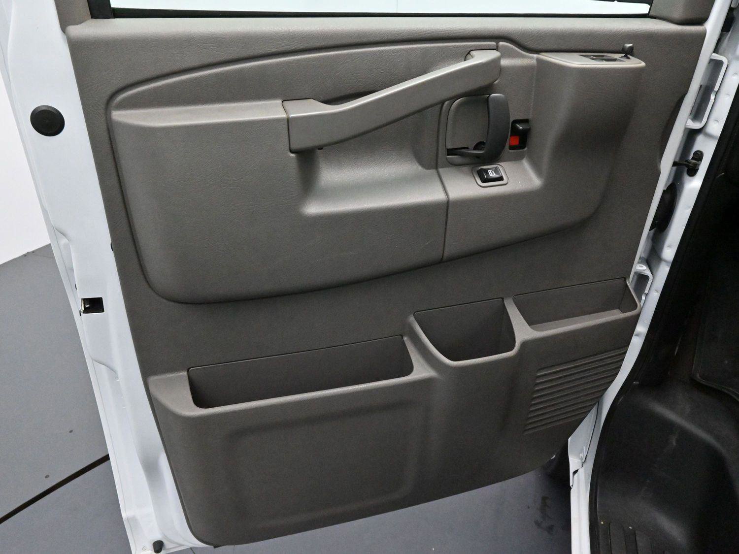 Used 2025 Chevrolet Express 3500 LS image 10