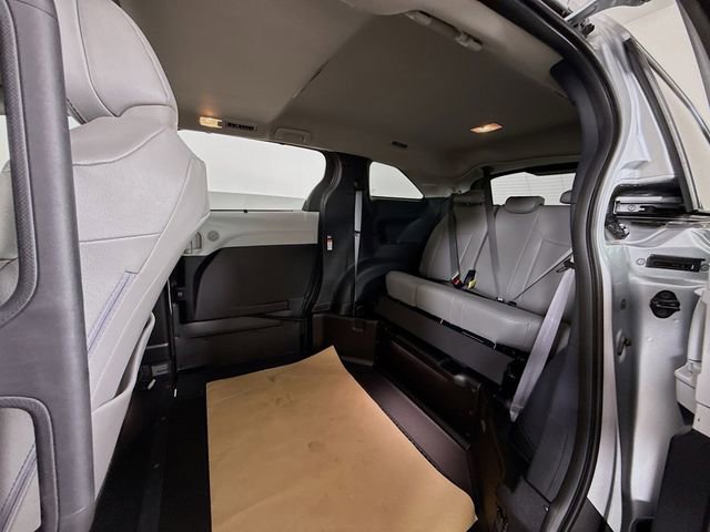Used 2025 Toyota Sienna XLE w/ XLE Plus Package FWD image 8
