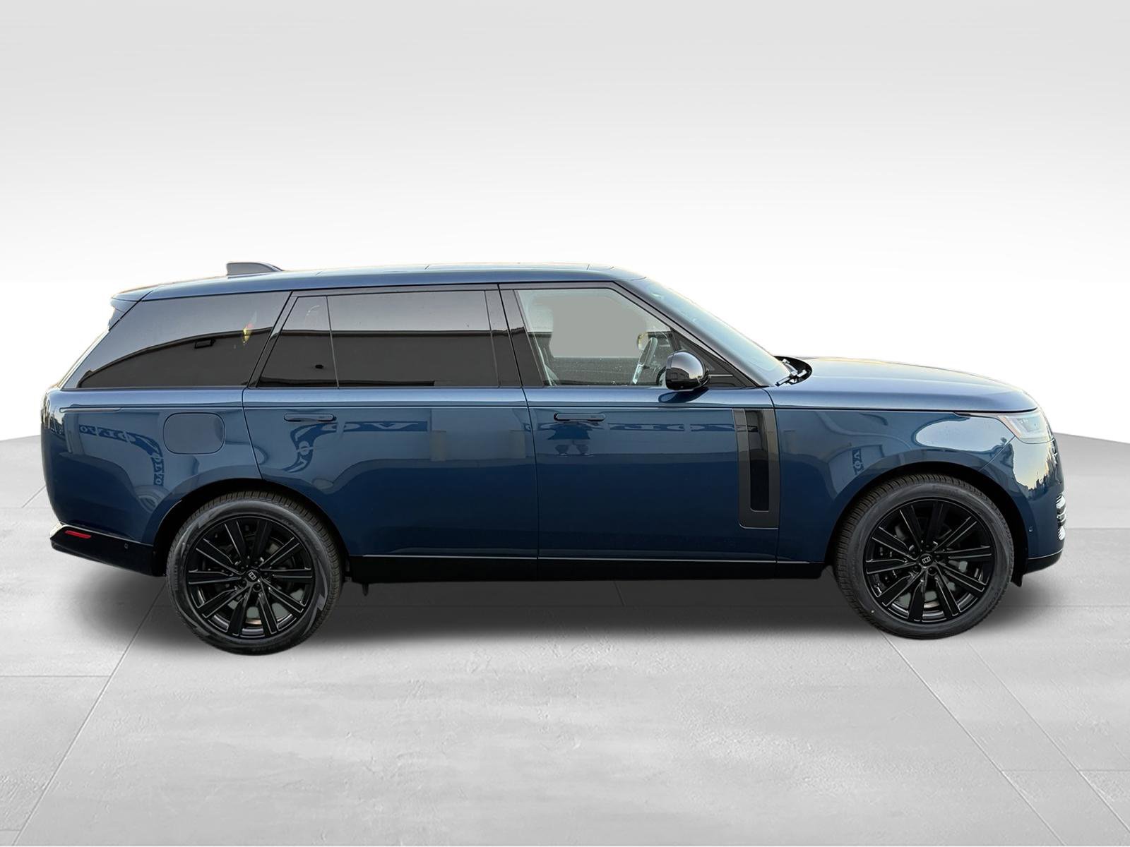 New 2027 Land Rover Range Rover Long Wheelbase SE AWD/4WD image 7