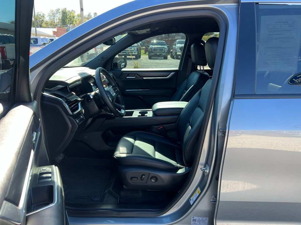 Used 2024 GMC Acadia Elevation w/ Luxury Package image 13