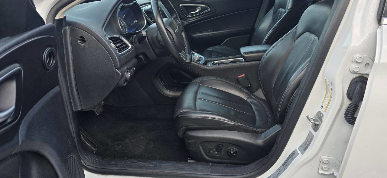 Used 2017 Chrysler 200 Limited Platinum w/ Comfort & Convenience Group image 12