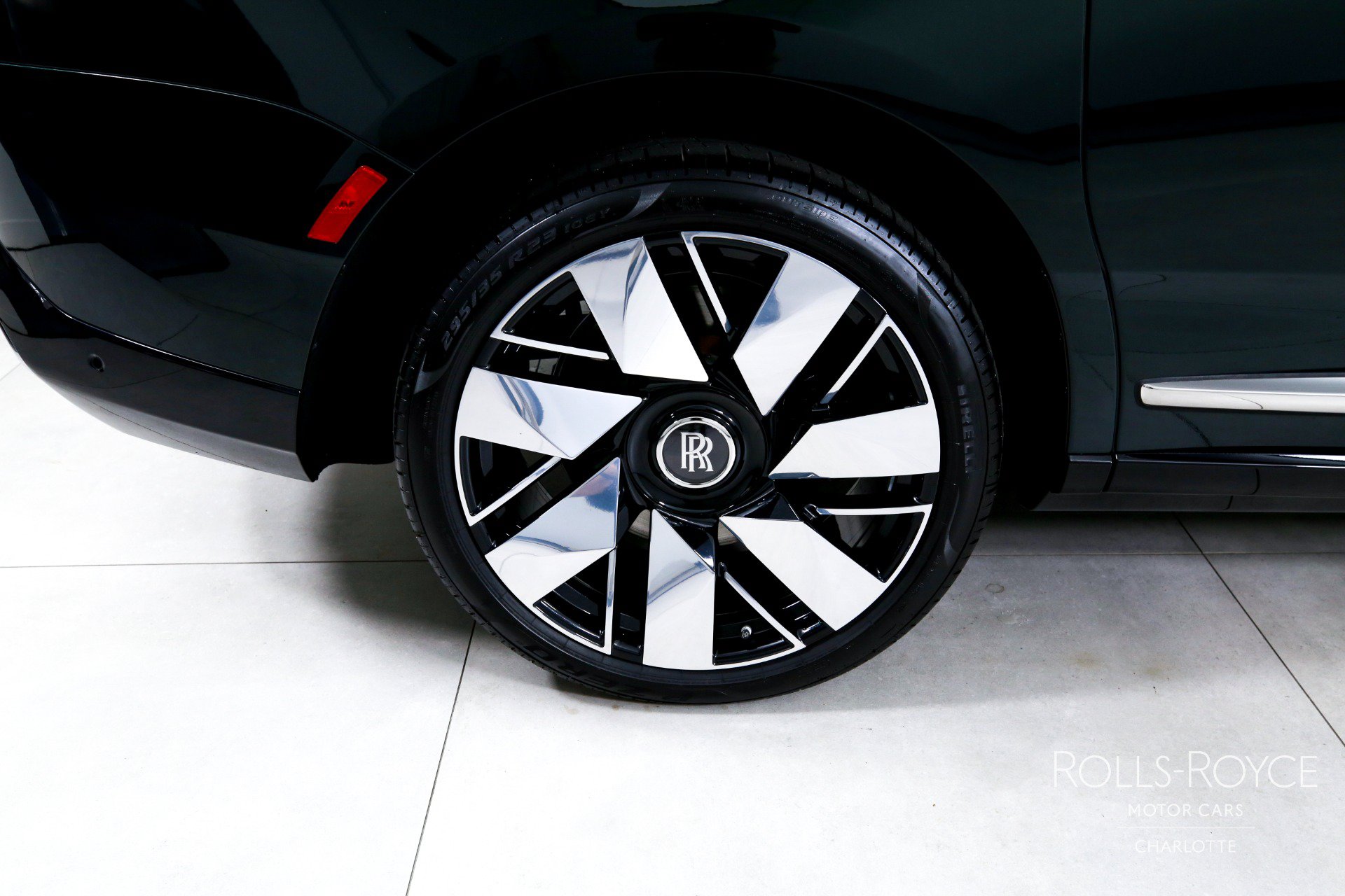 Used 2026 Rolls-Royce Cullinan AWD/4WD image 40