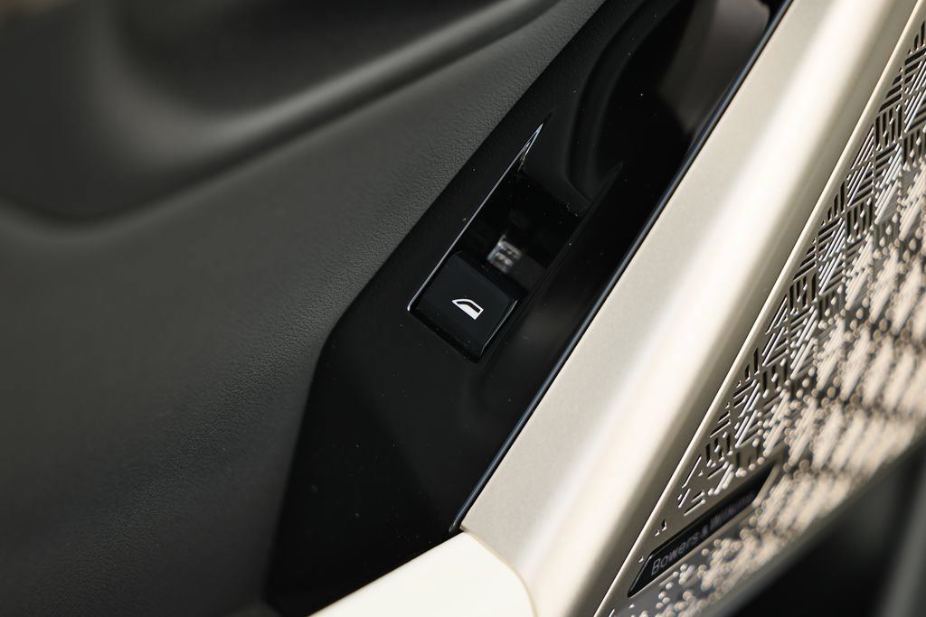 Used 2026 BMW 530i w/ Premium Package RWD image 24