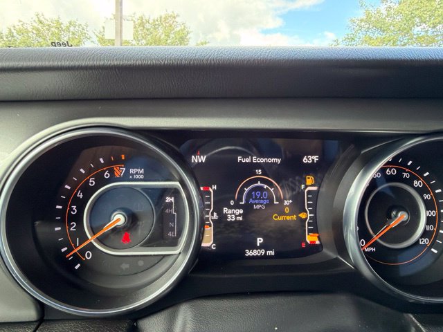 Used 2022 Jeep Gladiator Overland w/ LED Lighting Group AWD/4WD image 9