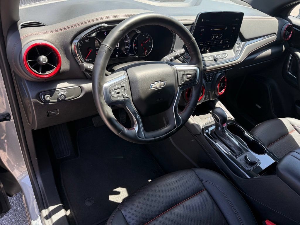 Used 2025 Chevrolet Blazer RS FWD image 9