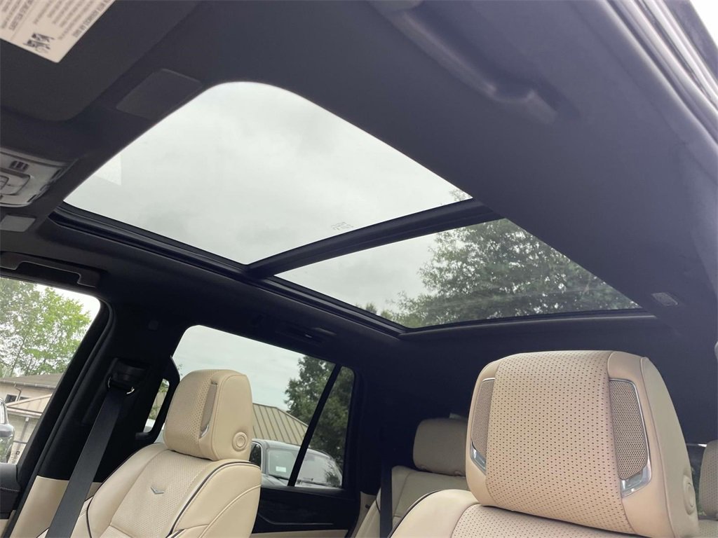 Used 2024 Cadillac Escalade Premium Luxury image 15