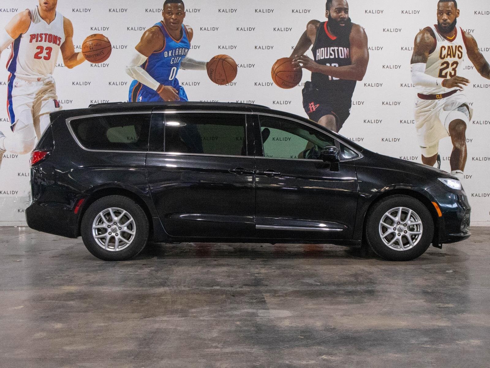 Used 2022 Chrysler Pacifica Touring-L image 17