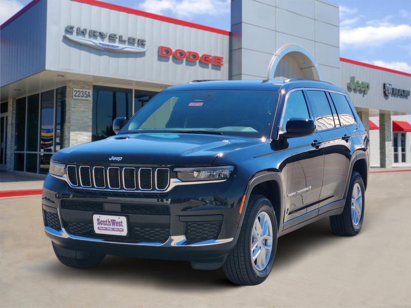 New 2025 Jeep Grand Cherokee L Laredo image 2
