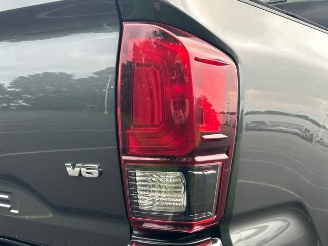 Used 2019 Toyota Tacoma SR5 AWD/4WD image 10