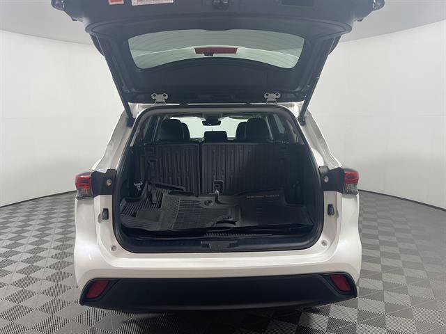 Certified 2020 Toyota Highlander XLE AWD/4WD image 24