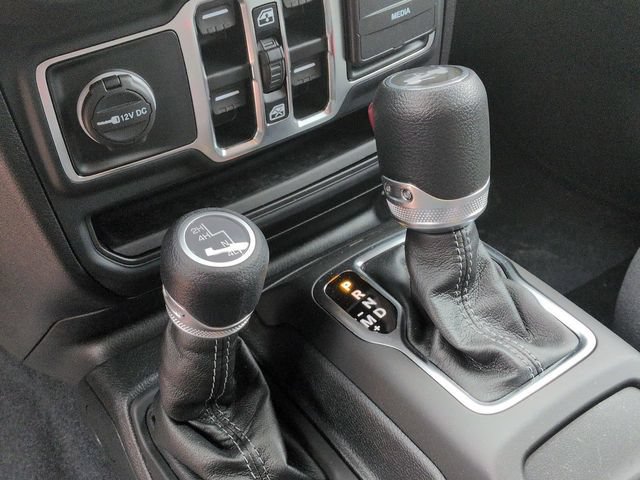 Used 2024 Jeep Wrangler Unlimited Sahara w/ Technology Group AWD/4WD image 21