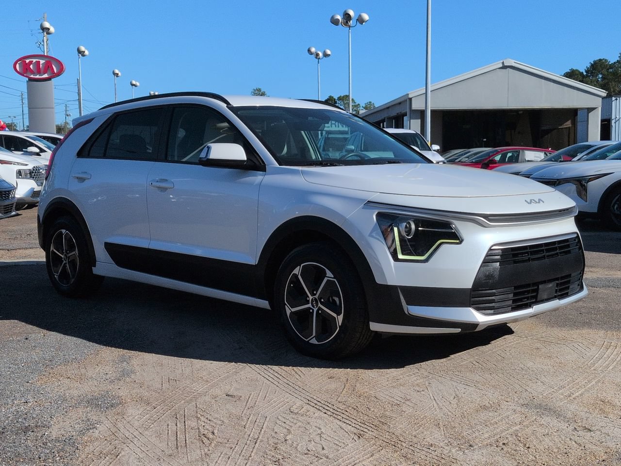 Used 2023 Kia Niro EX FWD image 3