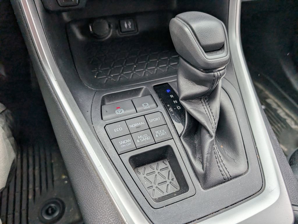Used 2019 Toyota RAV4 XLE w/ All Weather Liner Package AWD/4WD image 18
