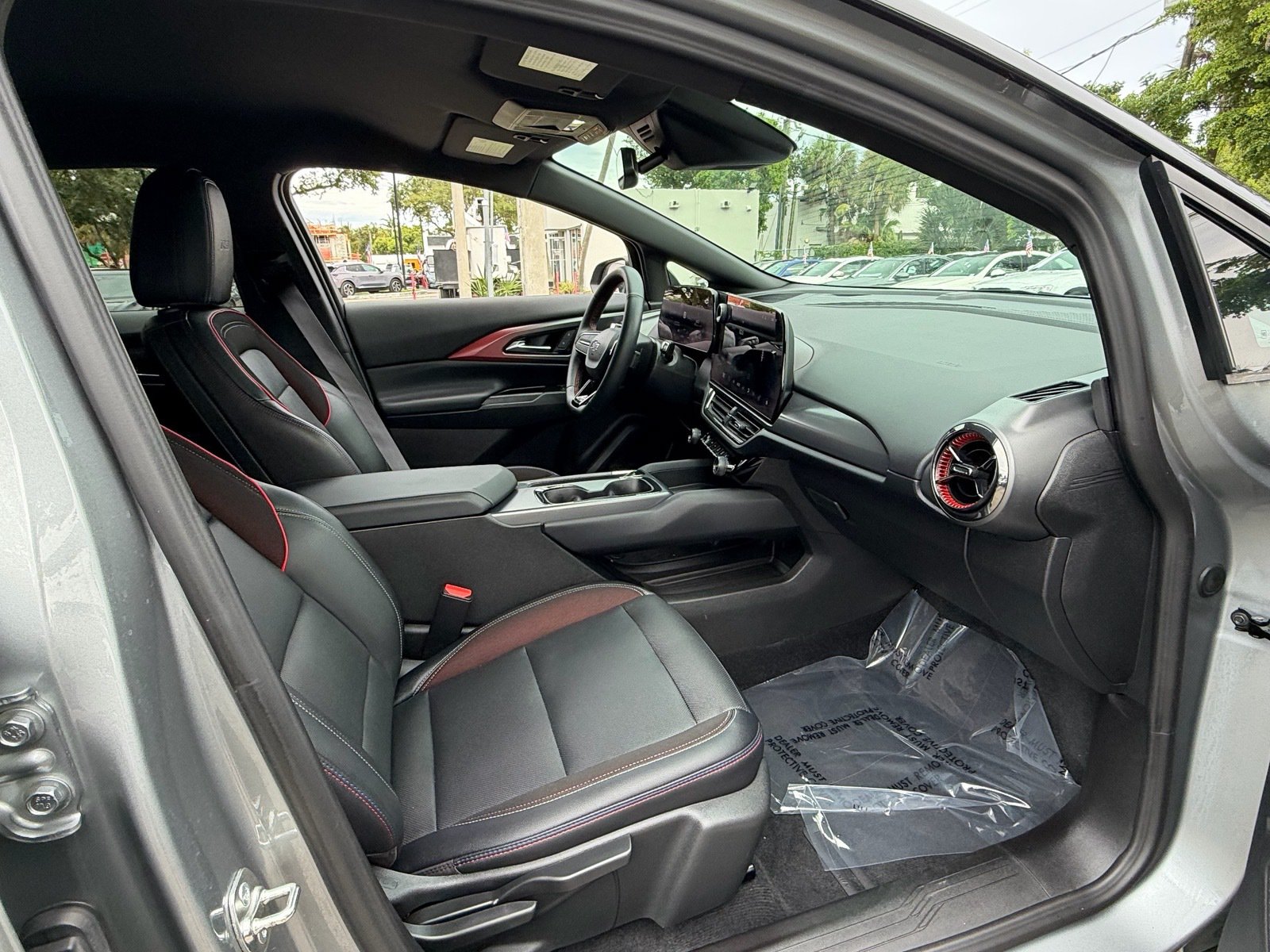 Used 2024 Chevrolet Equinox EV RS FWD image 17