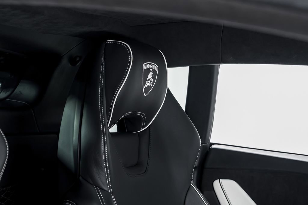 Used 2020 Lamborghini Huracan EVO RWD image 33