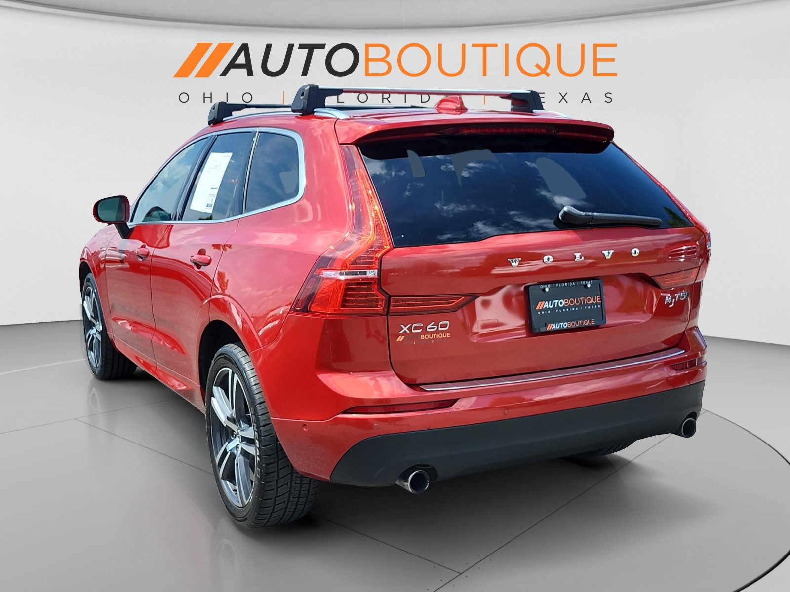 Used 2019 Volvo XC60 T5 Momentum w/ Protection Package AWD/4WD image 3