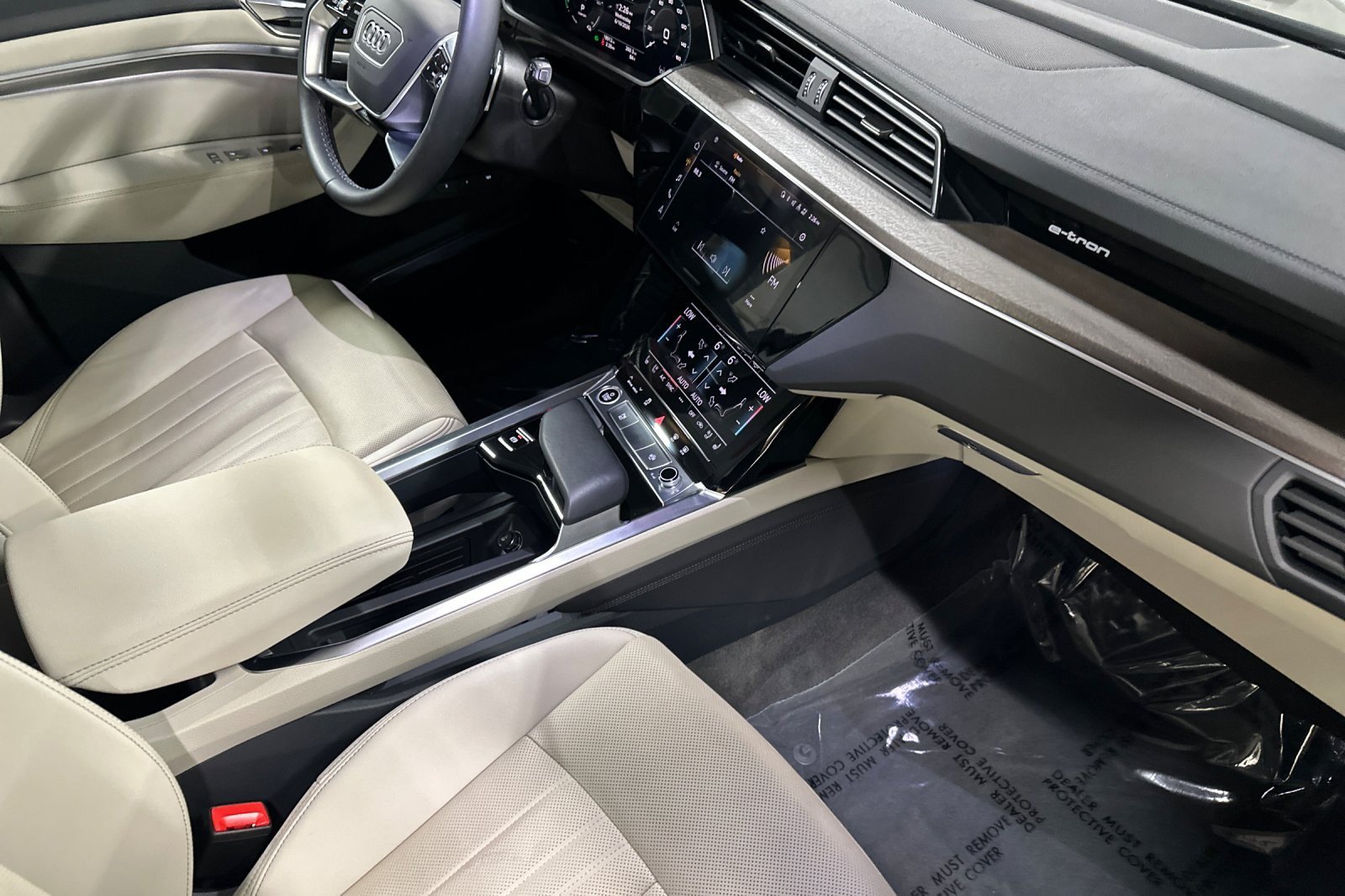 Used 2024 Audi Q8 e-tron Premium Plus w/ Premium Plus Package AWD/4WD image 15