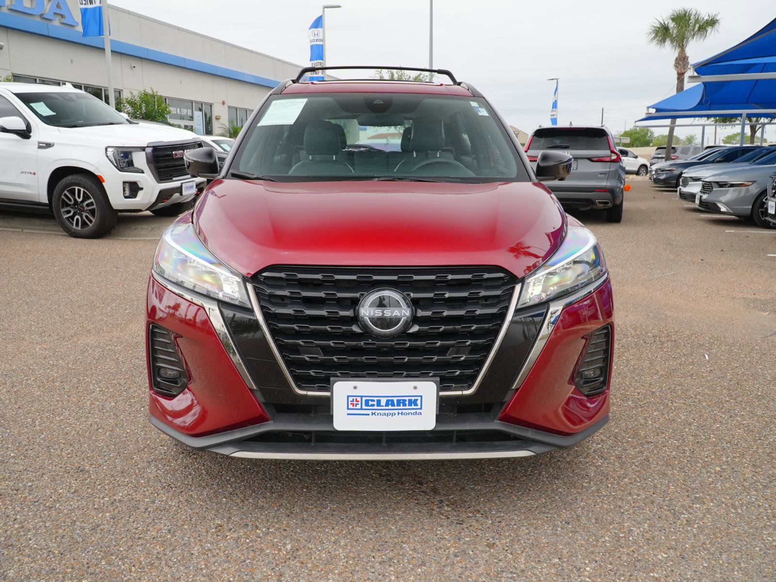 Used 2022 Nissan Kicks SR w/ Premium Package FWD image 2