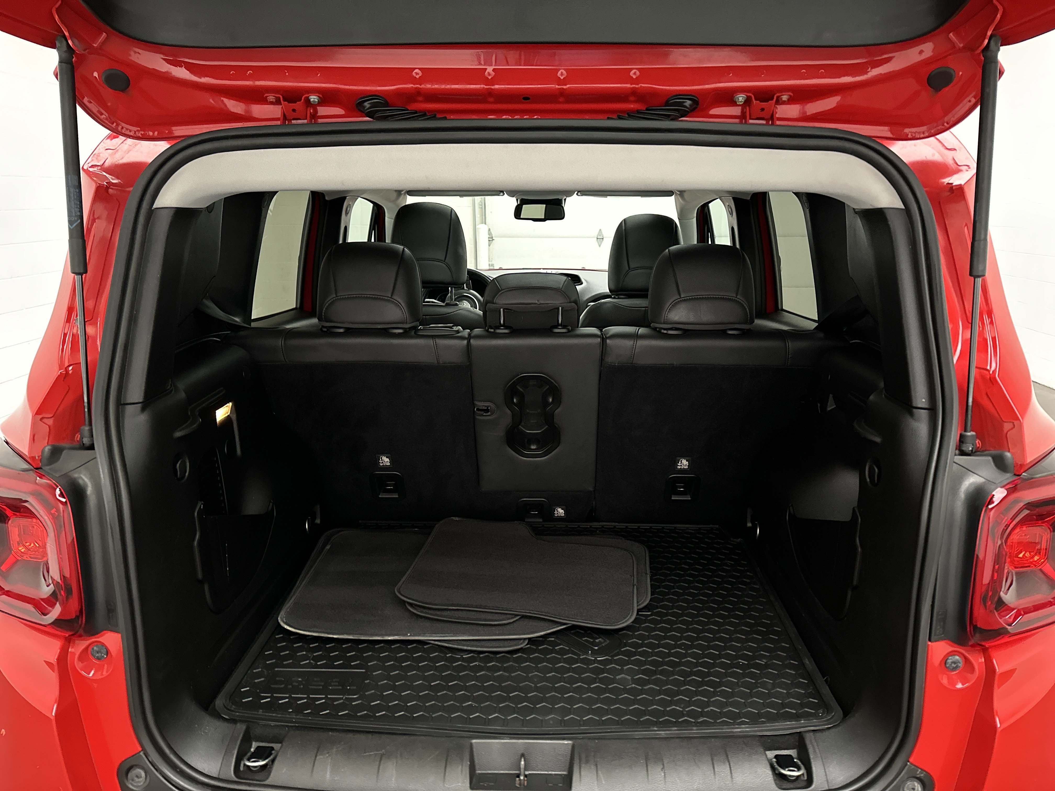 Used 2020 Jeep Renegade Limited w/ UConnect 8.4 Nav Group AWD/4WD image 14