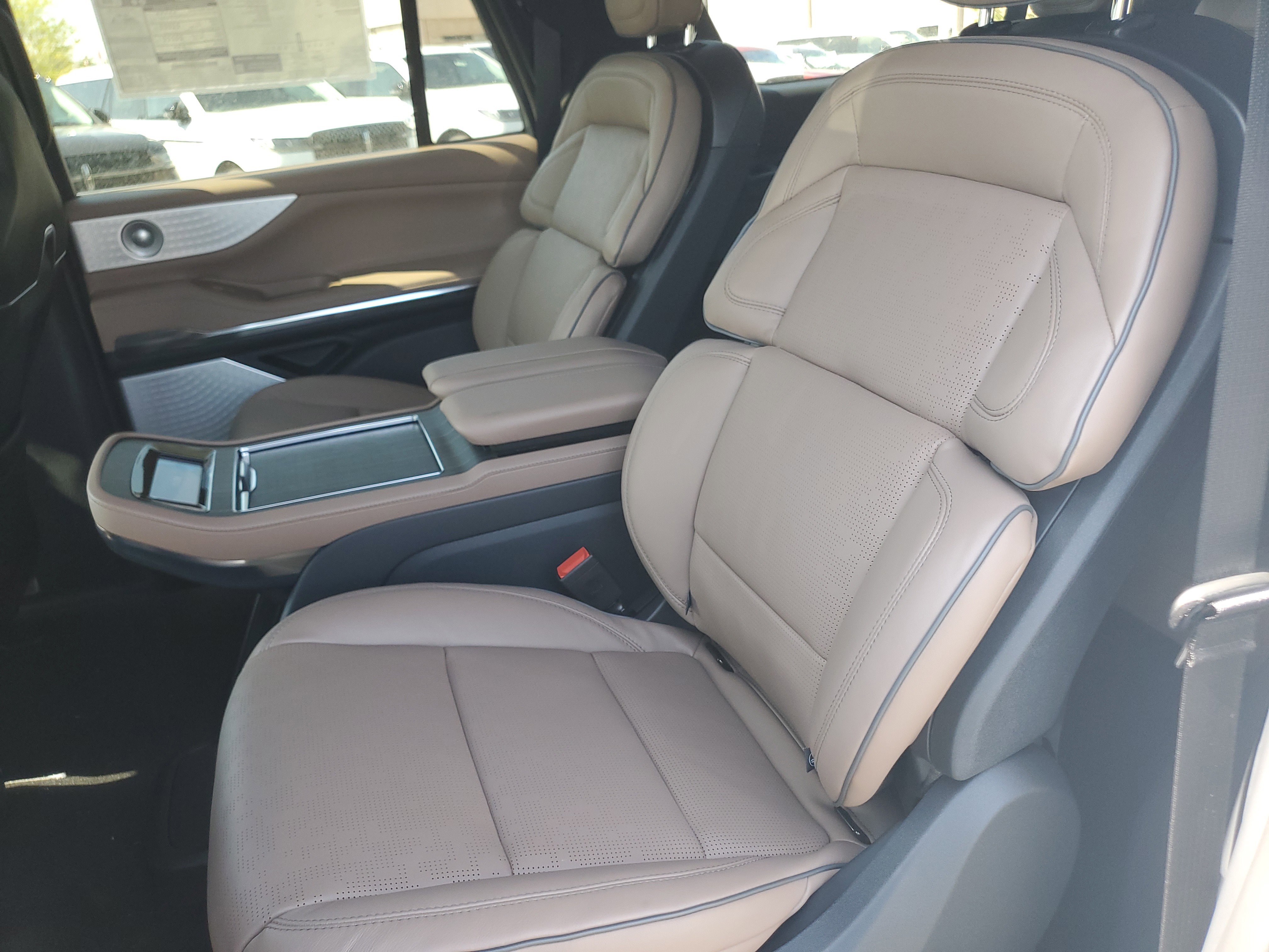 New 2026 Lincoln Navigator L Black Label AWD/4WD image 29