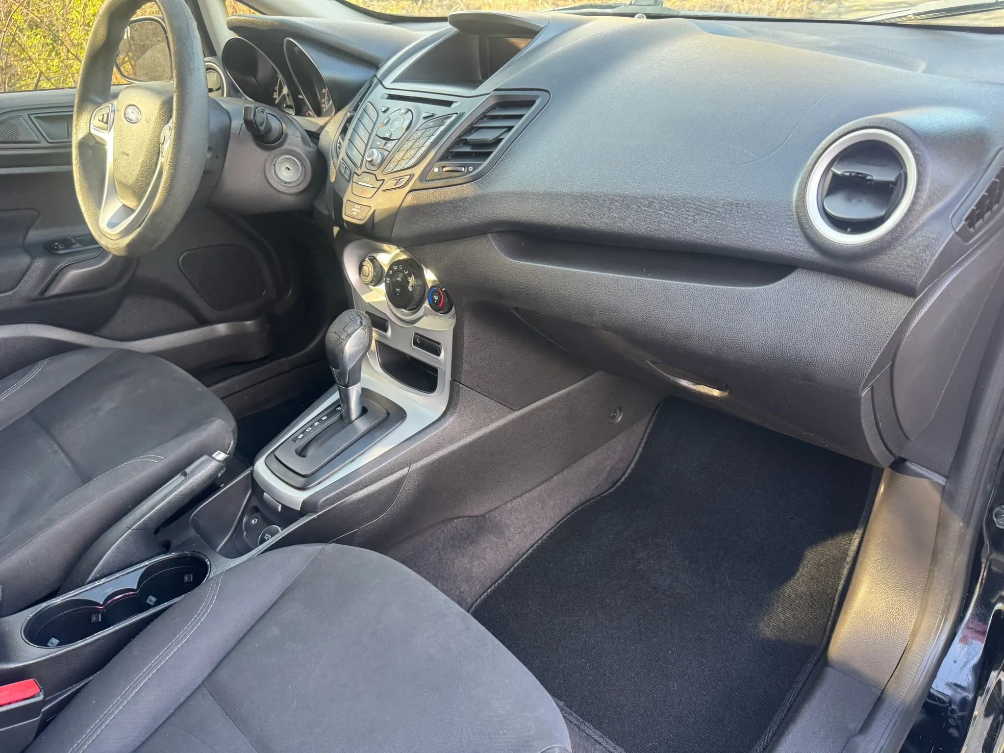 Used 2018 Ford Fiesta SE image 24