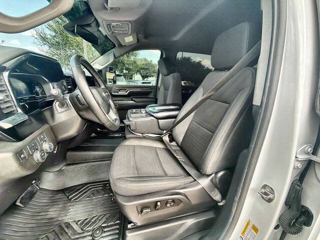 Used 2024 Chevrolet Silverado 2500 LT AWD/4WD image 18
