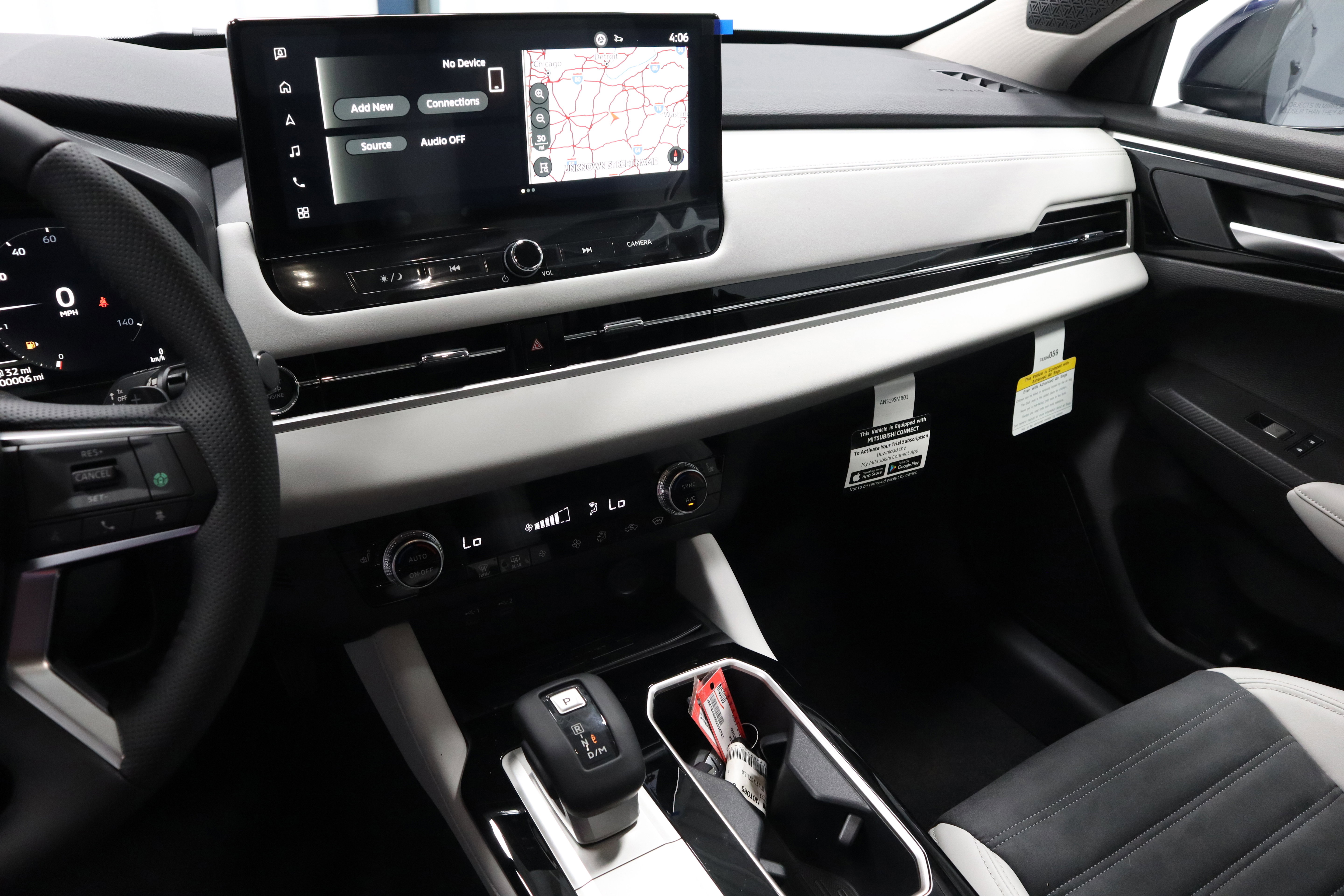 New 2025 Mitsubishi Outlander SE image 23