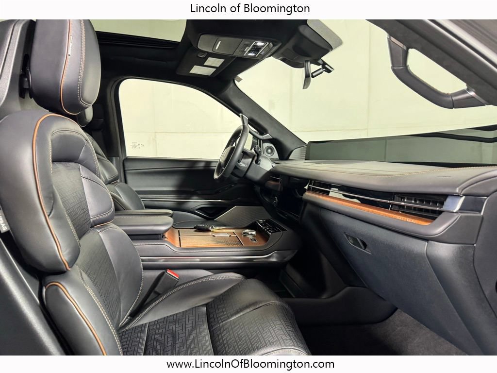 New 2025 Lincoln Navigator L Black Label AWD/4WD image 16
