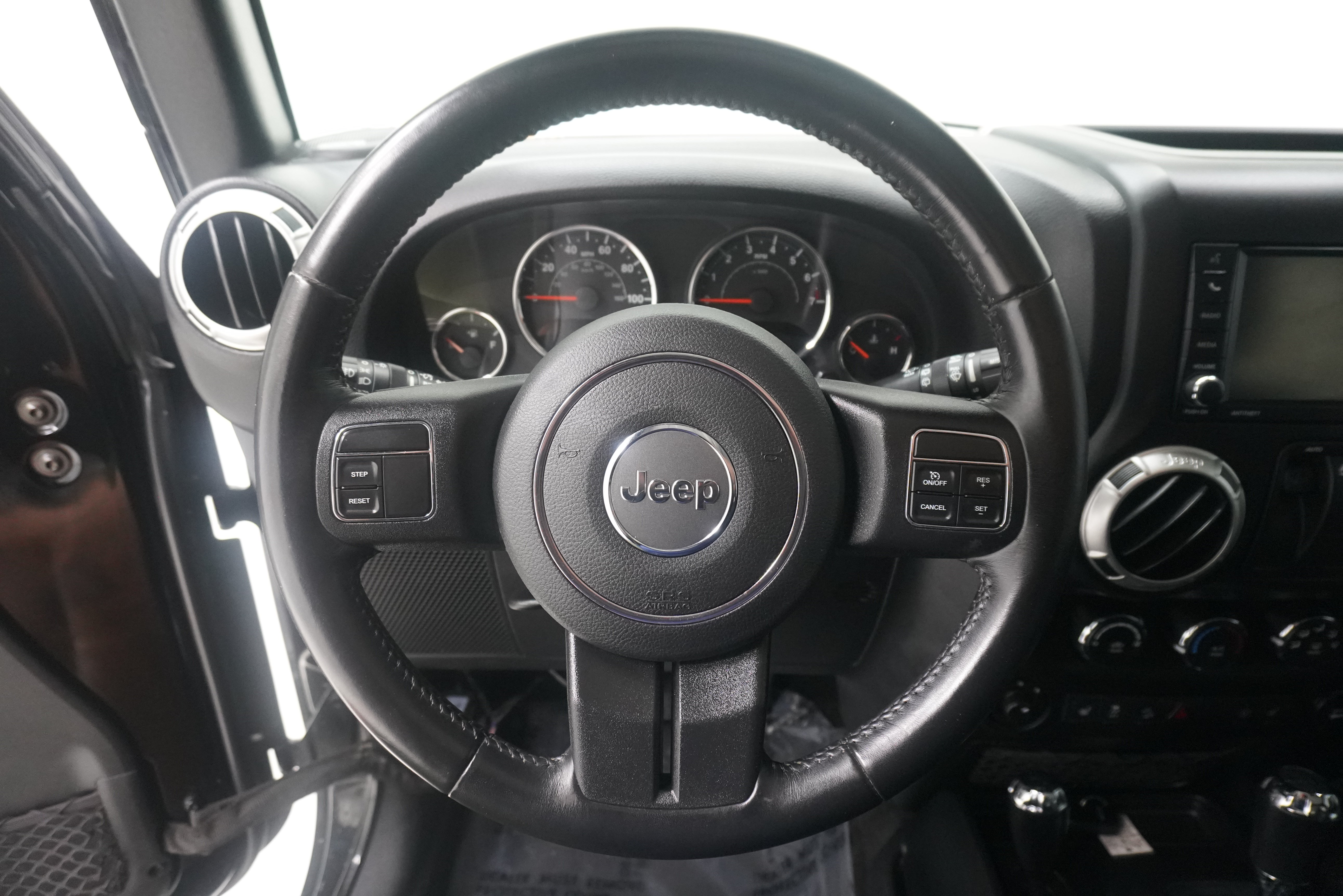 Used 2017 Jeep Wrangler Rubicon w/ Power Convenience Group AWD/4WD image 18