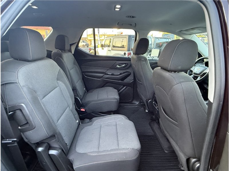 Used 2020 Chevrolet Traverse LT FWD image 28