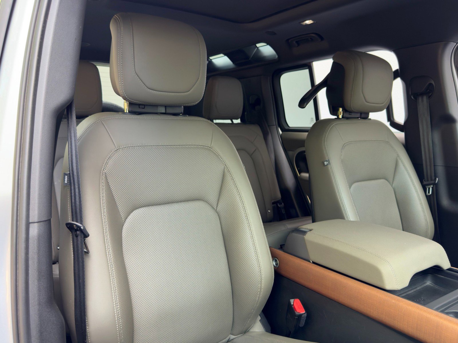 Used 2023 Land Rover Defender 110 X image 41