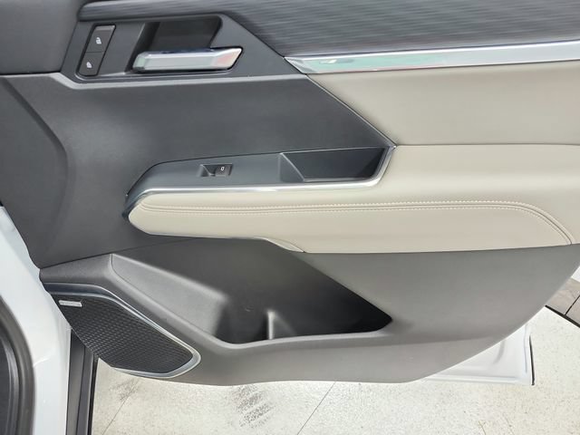 Used 2026 GMC Acadia Elevation w/ Elevation Premium Package FWD image 44