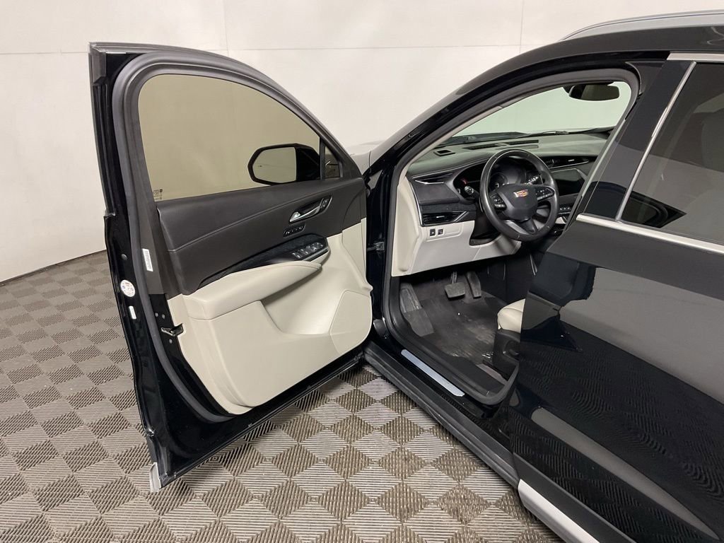 Used 2020 Cadillac XT4 Premium Luxury w/ Driver Awareness Package image 18