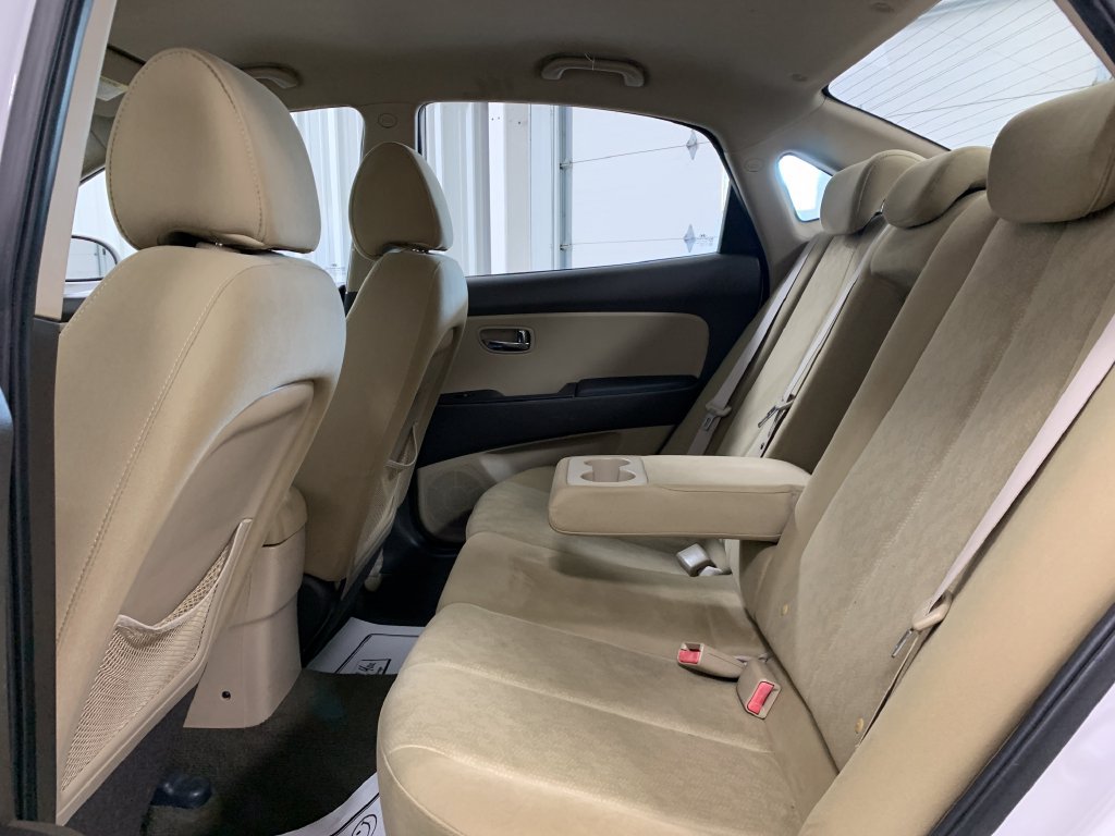 Used 2010 Hyundai Elantra GLS FWD image 18